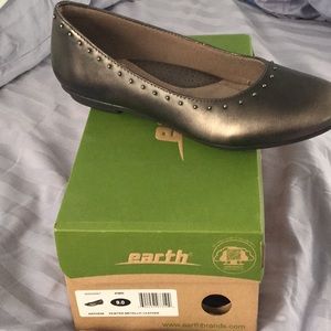Earth Women’s leather flats